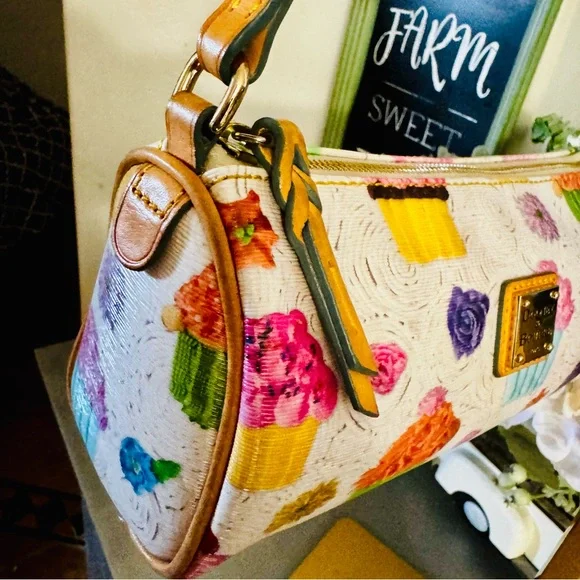 Dooney & Bourke Colorful Cupcake Barrel Bag white & tan leather silver EUC - Picture 15 of 16